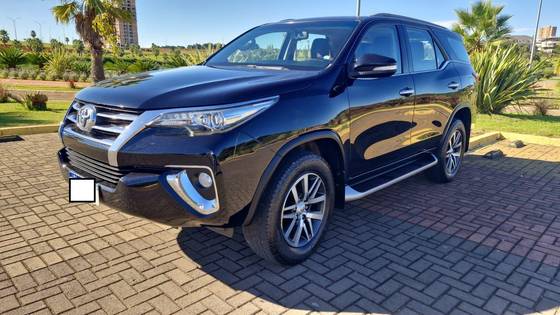 TOYOTA HILUX SW4 2.8 SRX 4X4 7 LUGARES 16V TURBO INTERCOOLER DIESEL 4P AUTOMÁTICO